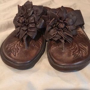 Brown leather Born sandals
